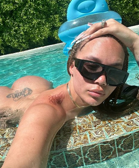 Sara Gold Heiße OnlyFans Inhalte