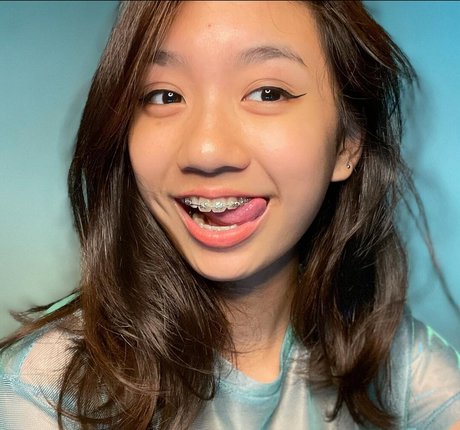 Moon Blitz Asmr OnlyFans Archiv