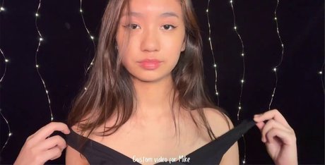 Moon Blitz Asmr OnlyFans Bilder