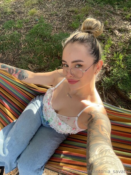 antonia savatto OnlyFans-Bilder