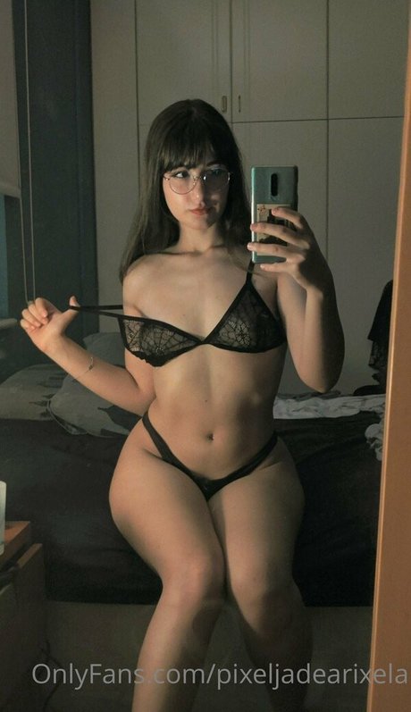pixeljadearixela OnlyFans-Model