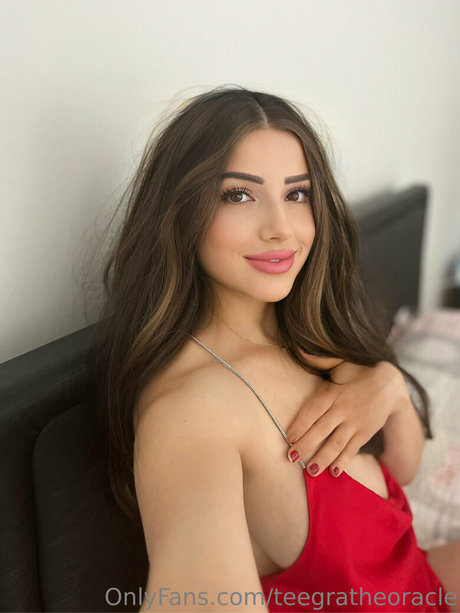 teegratheoracle OnlyFans Brüste Bild