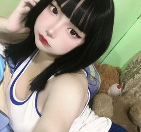 miraaamiku OnlyFans Leak