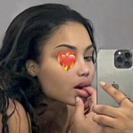 Tootatis OnlyFans nackte Brüste