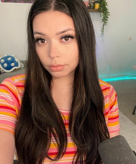 Adept OnlyFans Nacktbilder geleakt