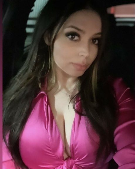 Adept Nacktbilder von OnlyFans geleakt