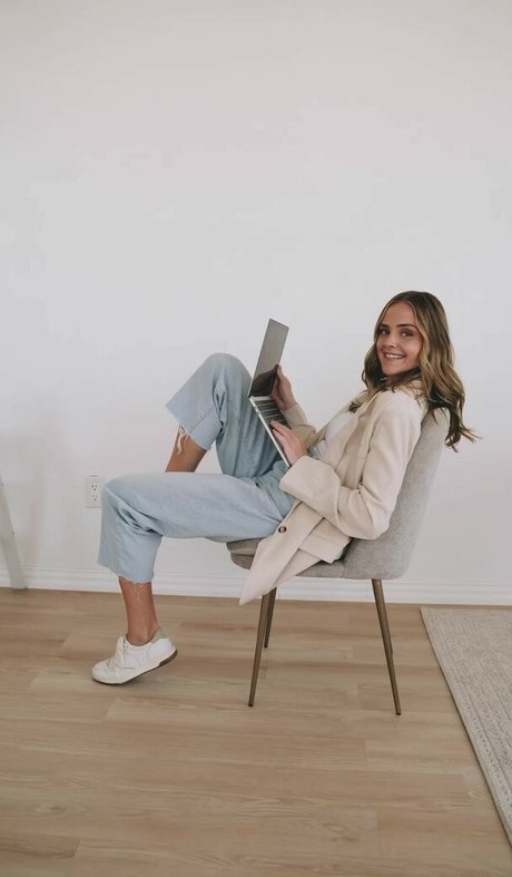 Lifewithlaurenmae OnlyFans Model Fotos