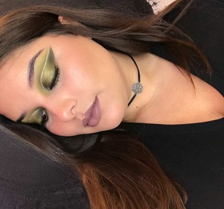 Ilianna Nacktpornos auf OnlyFans