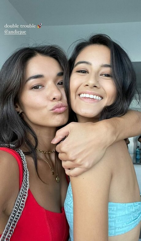 Anelia Moor OnlyFans Gratis-Inhalte