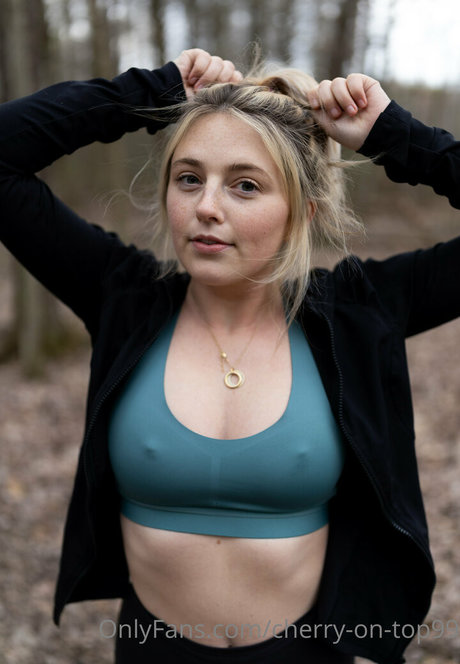 Cherry on top99 Nacktbilder auf OnlyFans