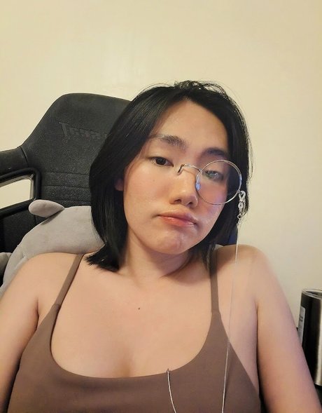 Poon Wrunya OnlyFans Bilder