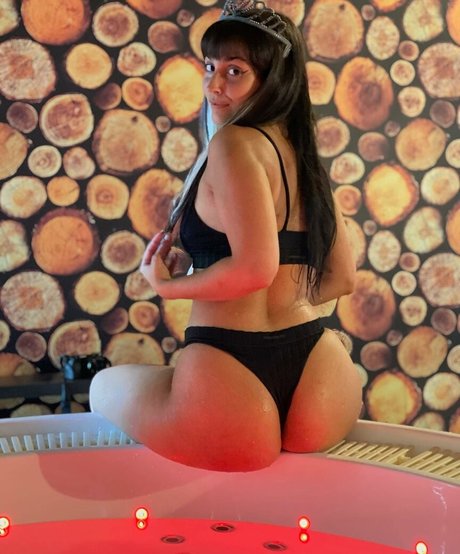 Anaisableal OnlyFans Model Bilder