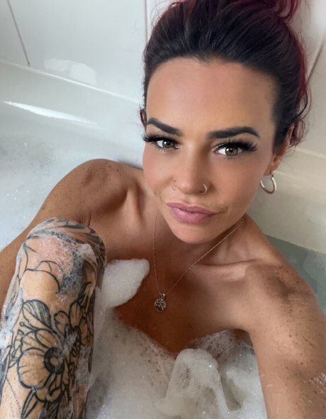 Plum1987 Oben ohne OnlyFans