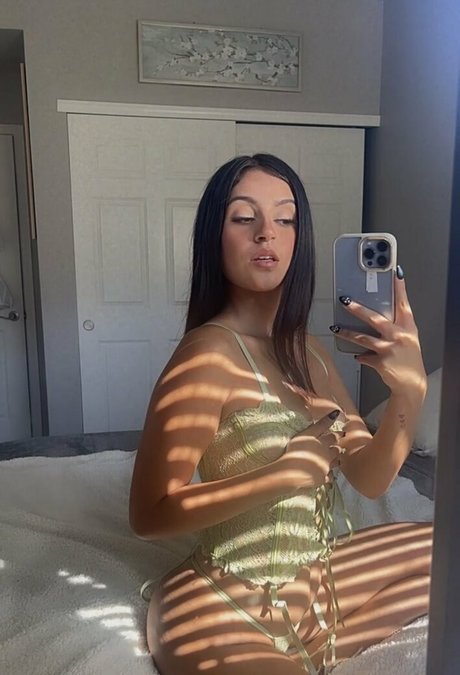 poetvivi OnlyFans Nacktbilder