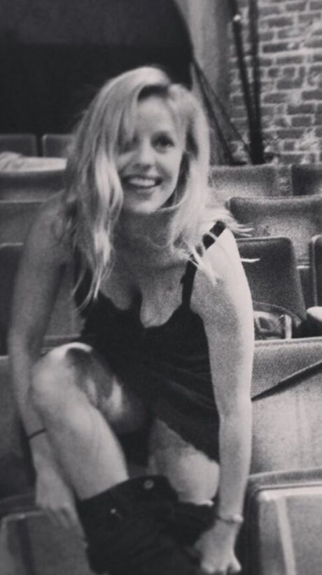 Kelli Garner OnlyFans Leak