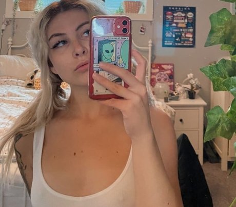 bugurl Nacktbilder OnlyFans geleakt