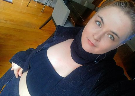 chloe loves attention OnlyFans gratis