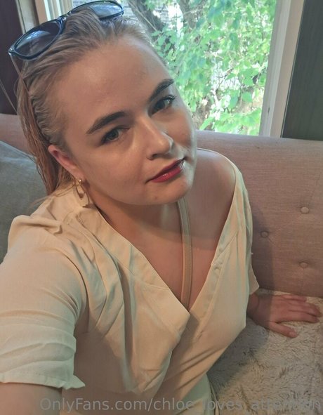 chloe loves attention OnlyFans Leak Pornografie