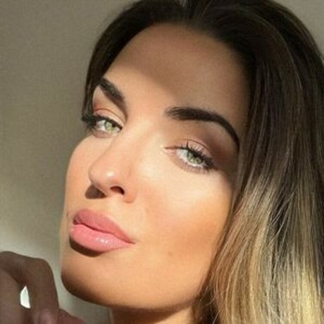 CARA Loves Lingerie OnlyFans Leaks Gratis