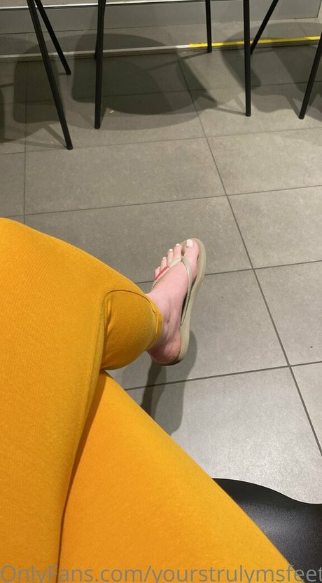 yourstrulymsfeet OnlyFans Striptease