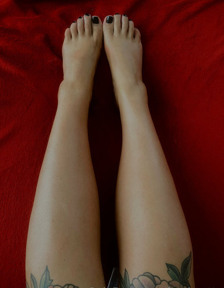 feetloretta OnlyFans Leak