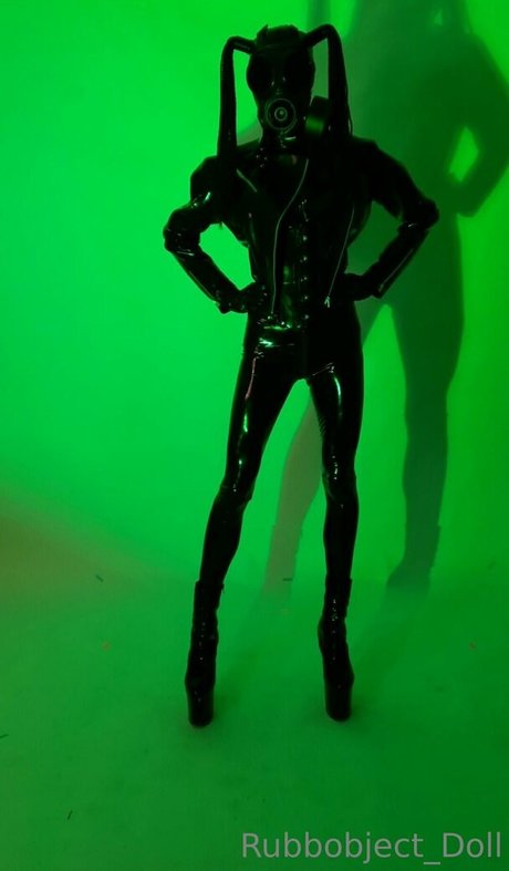 rubbobject doll OnlyFans Bilder