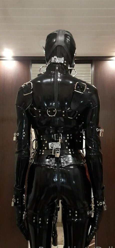 rubbobject doll Nacktbilder von OnlyFans geleakt