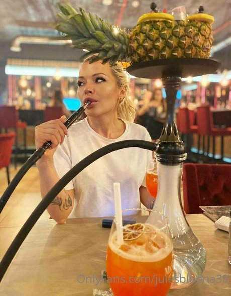 Julesblodna39 OnlyFans Model Bilder