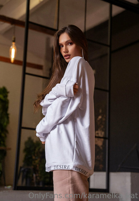 karamelka kat Sexy OnlyFans