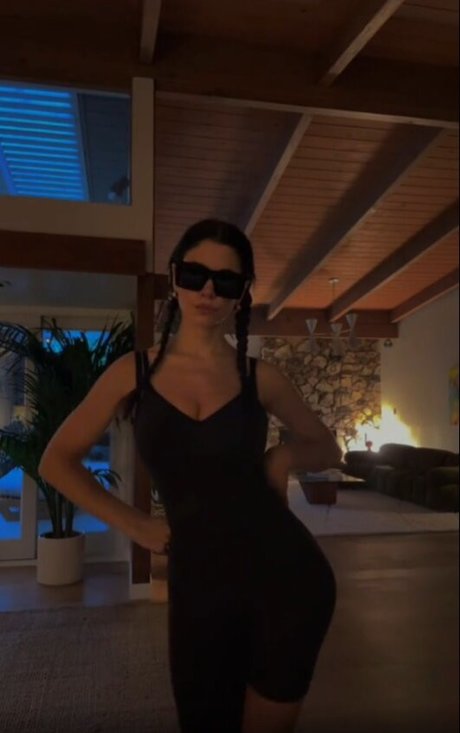 Marina Diamandis NurlyFans-Pornos