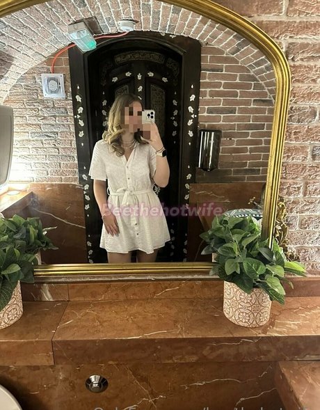 BeeTheHotwife OnlyFans-Bilder