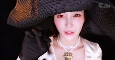 ebenholz nackt onlyfans sexy Nacktbilder Porträt