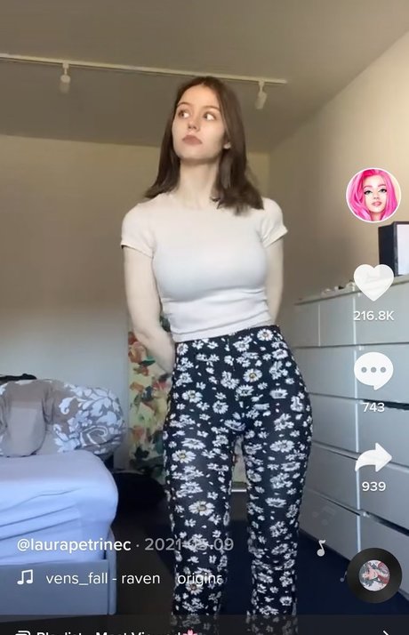 Laura Petrinec Nacktbilder OnlyFans geleakt