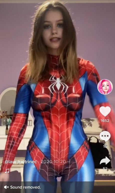 Laura Petrinec Brüste OnlyFans