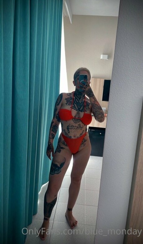 blue monday OnlyFans-Model