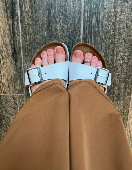 myposedtoes OnlyFans Leak