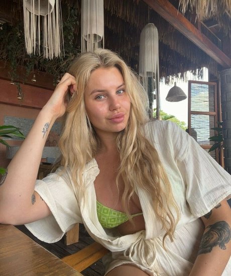 Felicia Aveklew OnlyFans Arsch Leak