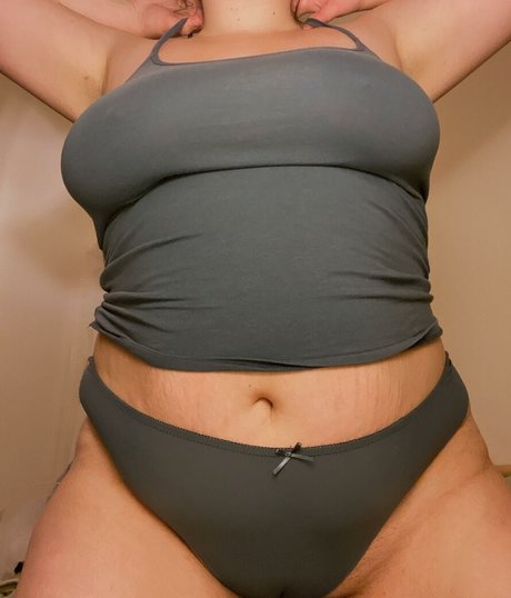 Snacky Thikums OnlyFans Striptease