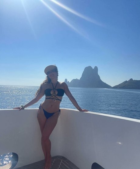 Elena Ora OnlyFans-Fotos