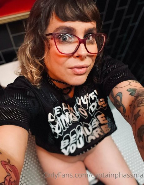 captainphassma OnlyFans Lesbisch