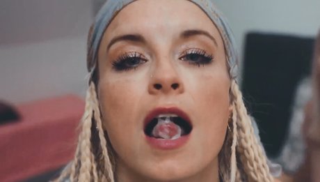 Mia Julia Brueckner Profilbild