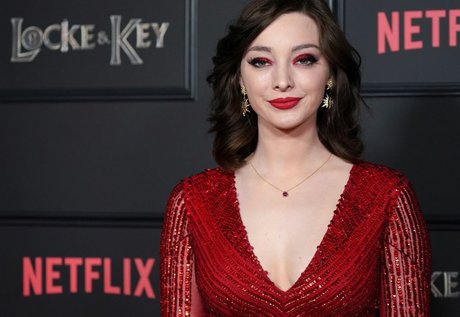 Emma Dumont Nackt geleakt OnlyFans