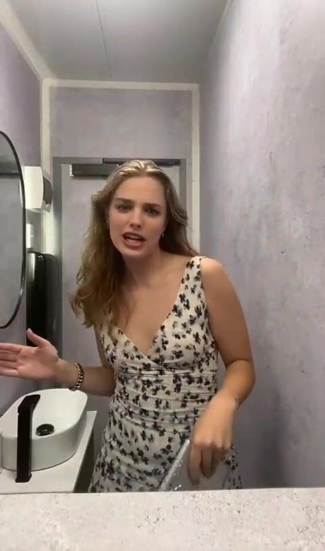 Teagan Croft Füße OnlyFans