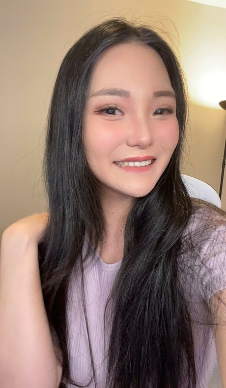 Codemiko OnlyFans schlank