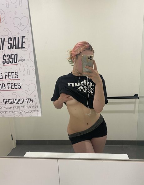 momocoloured OnlyFans Model Fotos