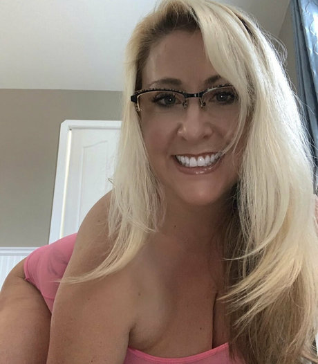 blonde kurvige onlyfans exklusive Sammlung