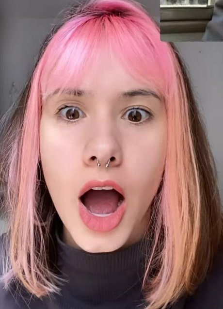 Juliakbarni Nacktbilder von OnlyFans geleakt