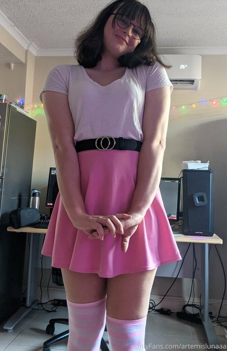 artemislunaaa OnlyFans XX