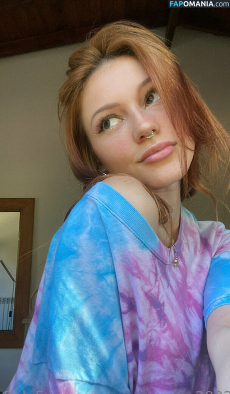 Mari Posa Nackt auf OnlyFans Leaks