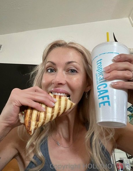 hollyhotwife OnlyFans Nacktbilder